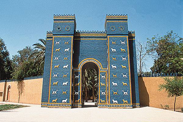 Reconstitution de la porte d'Ishtar. http://www.larousse.fr/encyclopedie/images/Porte_dIshtar_Babylone/1005679